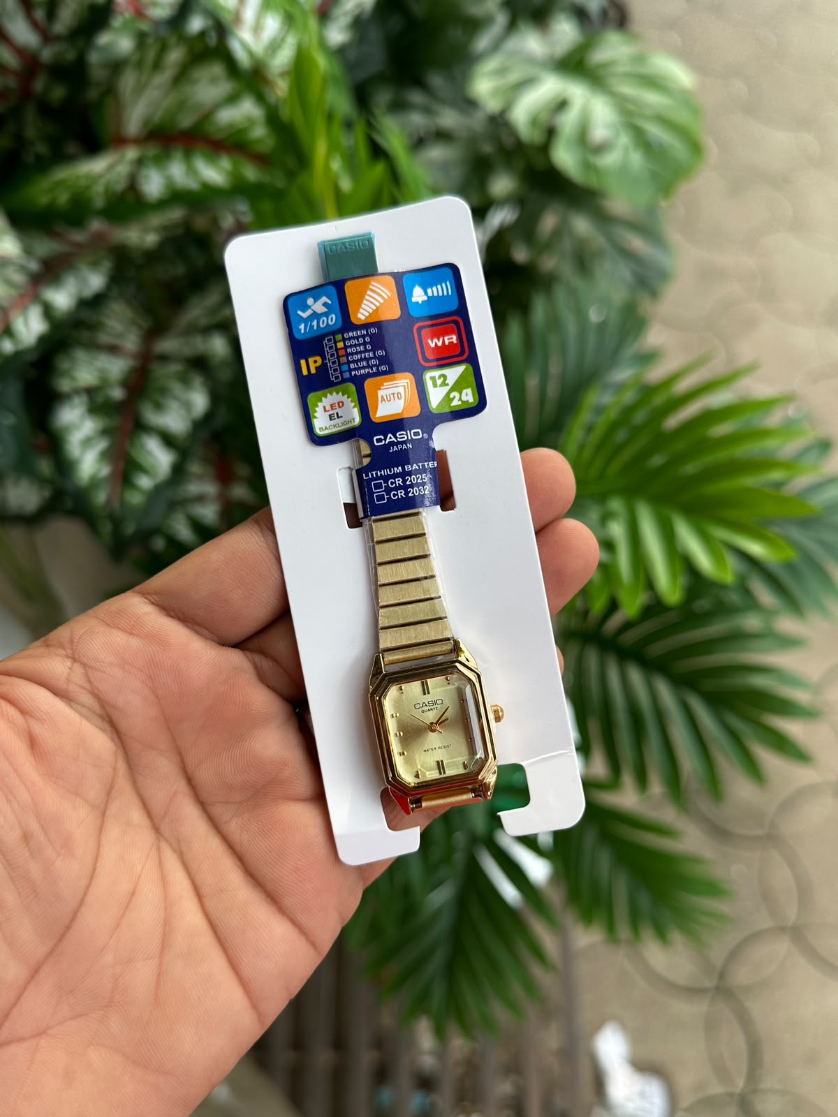 Vintage Chic Analog Watch